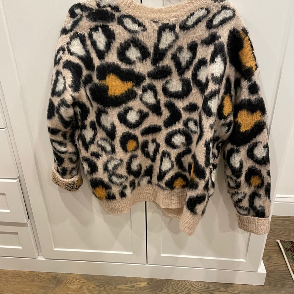 Leopard Print Sweater - Picture 2 of 2